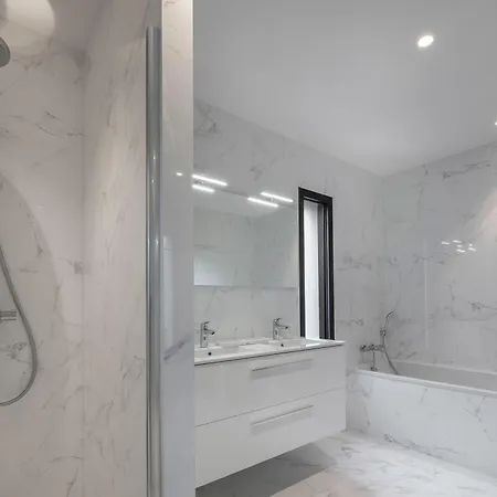 Maison Moderne Avec Jardin Pour 8 -