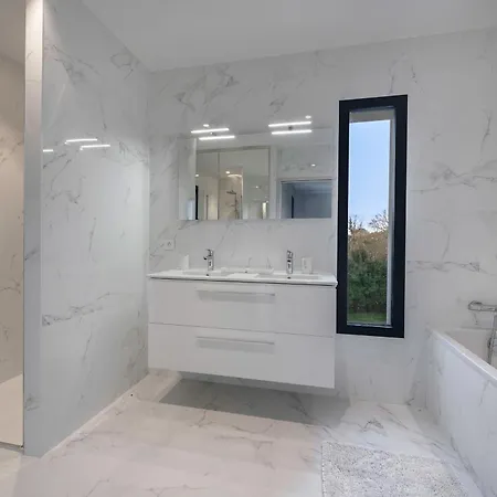 Дом отдыха Maison Moderne Avec Jardin Pour 8 - Ла-Боль-Эскублак